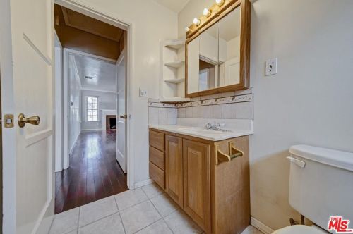 825 Verdugo Rd, Glendale CA  91206-2536 exterior