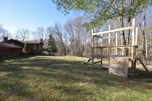 10 Chapman Rd, East Hampton CT  06424-1310 exterior