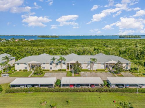 720 Lake Orchid Cir, Vero Beach, FL 32962-8539