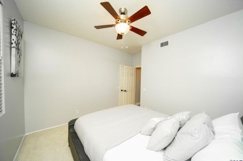 721 Cinnabar Pl, Simi Valley CA 93065-7200 exterior