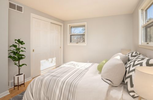 9062 Lake Dr, Milwaukee WI  53217-1974 exterior