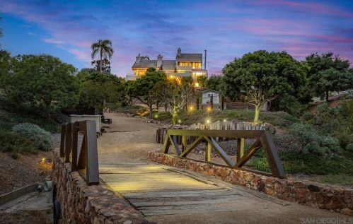 3637 Dove Holw Rd, Encinitas CA 92024-7248 exterior