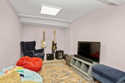579 Bedford Rd, Pleasantville NY  10570-3348 exterior