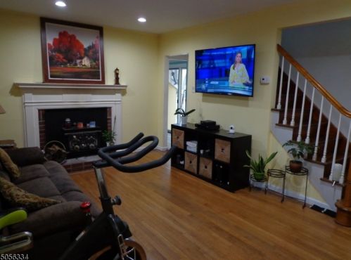 48 Woodland Ave, Parsippany, NJ 07834-2831