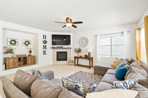 12607 Orangeblossom Ln, Riverside CA  92503-7059 exterior