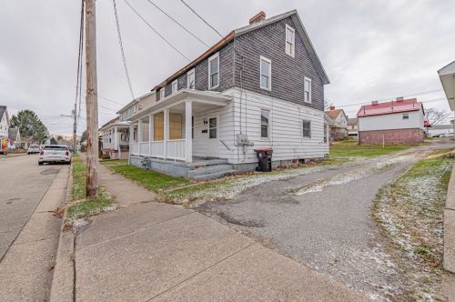 13 Monroe St, Latrobe PA  15650-3146 exterior