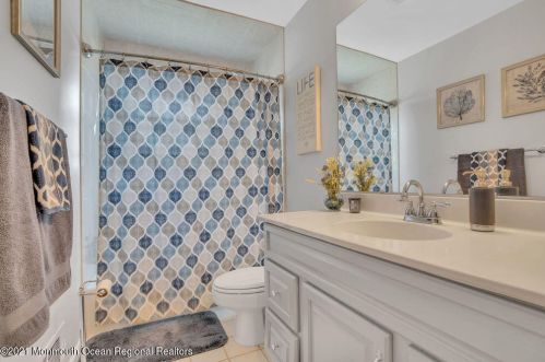6 Wyoming Dr, Jackson Twp NJ  08527-1543 exterior