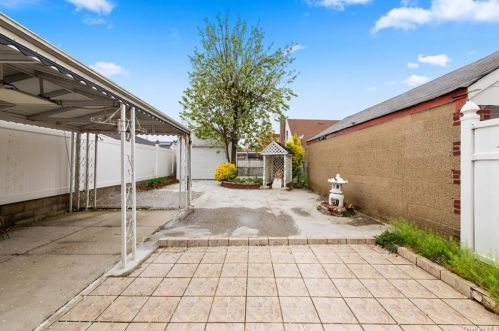 221-13 91st Rd, Jamaica NY  11421-2723 exterior