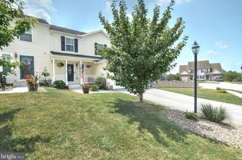 7 Galaxy Dr, Hanover, PA 17331-9412
