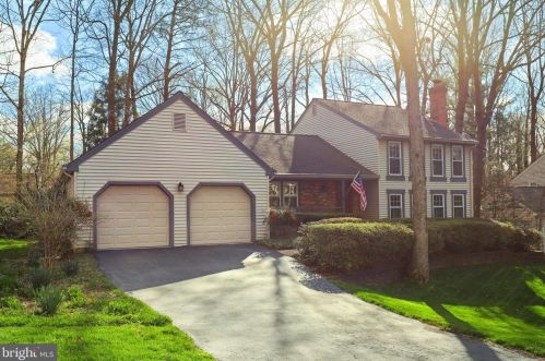 5954 New England Wood Dr, Springfield VA 22015-2910 exterior