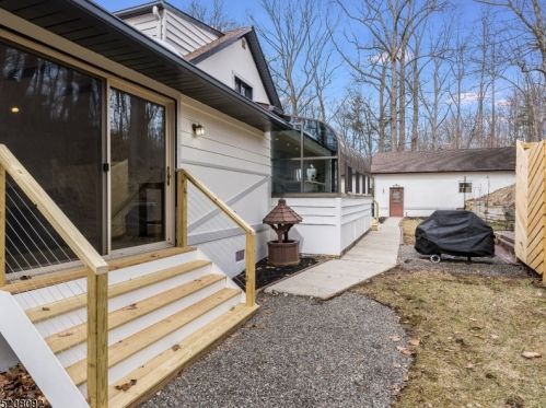 104 King George Rd, Warren NJ  07059-6955 exterior