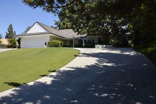 4214 Country Club Dr, Bakersfield, CA 93306-3702