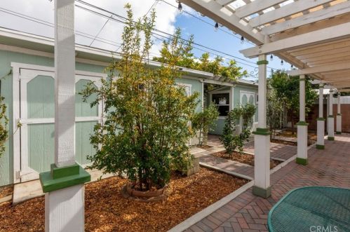 5634 Oliva Ave, Lakewood CA  90712-1612 exterior