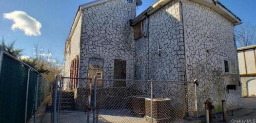 320 Harding Park, Bronx, NY 10473-2334