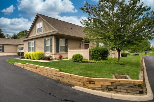 1429 Cascade Dr, Darbydale, OH 43123-8063