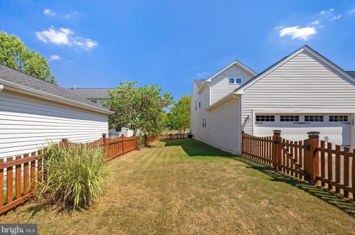 11 Broad Way, Lovettsville VA  20180-8608 exterior