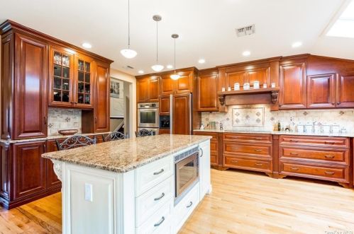 34 Flower Ln, Muttontown NY  11753-2312 exterior