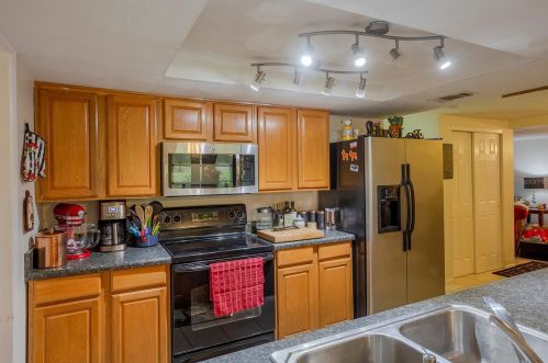 7935 Eugene Dr, Port Richey, FL 34668-1135