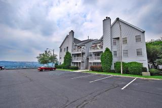 122 Quartz Ln, Paterson, NJ 07501-3351