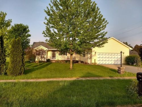 110 Donna Dr, Fruitland, IA 52749-9324