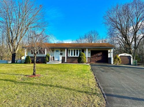 45 Eisenhower Dr, Middletown NY  10940-4543 exterior