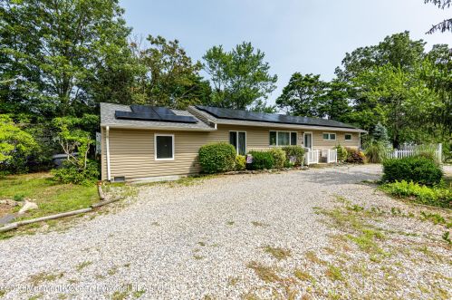 140 Ashwood Dr, Bricktown, NJ 08723-3302