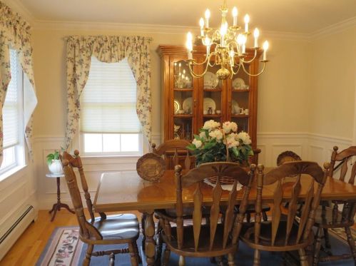 28 Millers Brk Dr, Cumberland RI  02864-6163 exterior