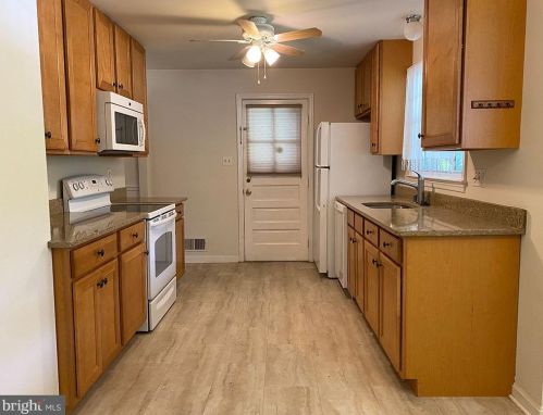 8803 Law Ct, Springfield VA  22152-2628 exterior