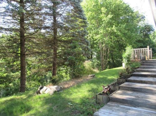 101 Shale Dr, Middletown, NY 10940-7121