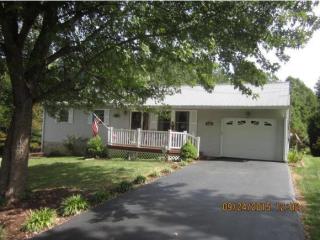 138 Colony St, Johnson City, TN 37615-4211