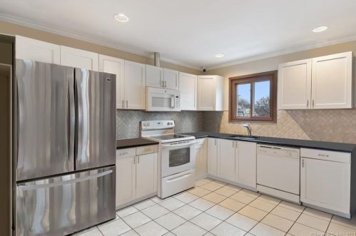 115 Lockwood Ave, Stamford, CT 06902-5204