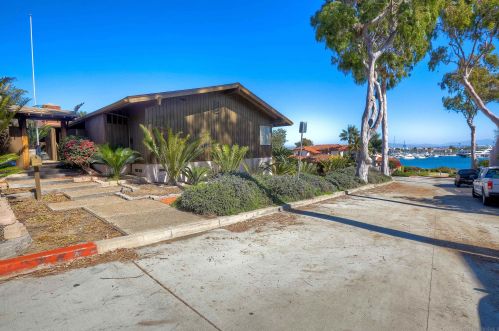2980 Nichols St, San Diego CA  92106-3425 exterior
