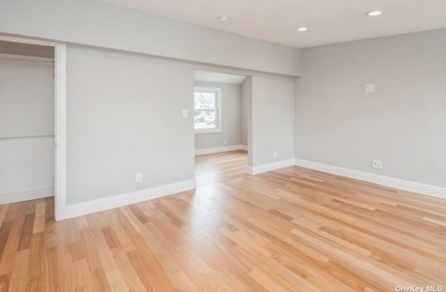 232 44 St, North Lindenhurst NY 11757-2307 exterior