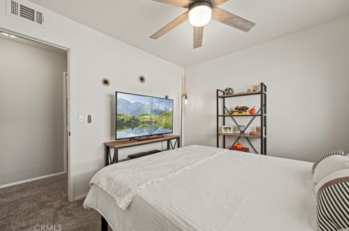 22114 Pamplico Dr, Santa Clarita CA  91350-2186 exterior