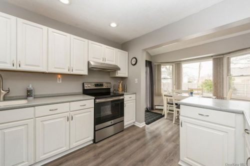 1049 Melissa Ln, North Bellmore NY  11710-1743 exterior