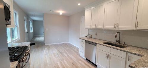 220 4th St, Deer Park NY  11729-5923 exterior