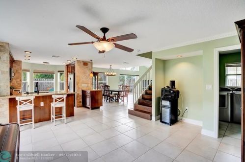 2489 191 Ave, Hollywood FL  33029-4610 exterior
