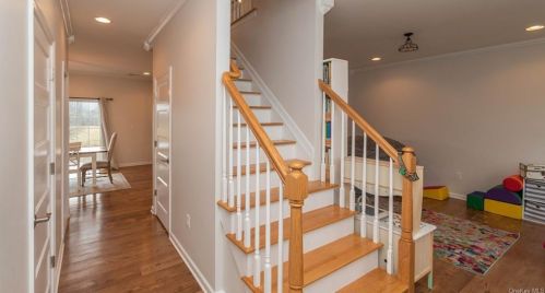 17 Howell Rd, Camp Bell Hall, NY 10916-2309