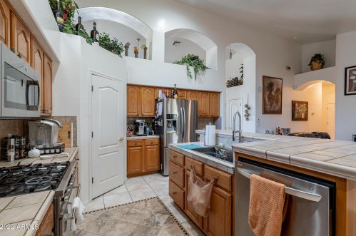 1064 Palomino Crk Dr, Gilbert AZ 85296-3727 exterior