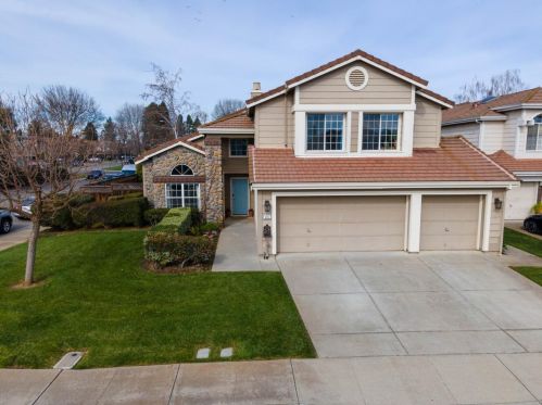 685 Bel Air Ct, Morgan Hill, CA 95037-3779