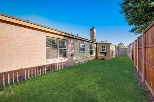 1013 Greenbend Dr, Denton TX  76210-8677 exterior