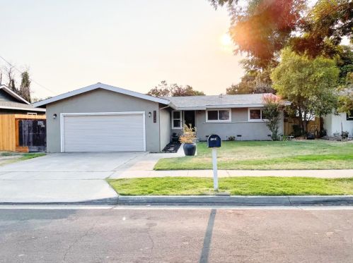 1139 Rose Ave, Modesto, CA 95355-3764