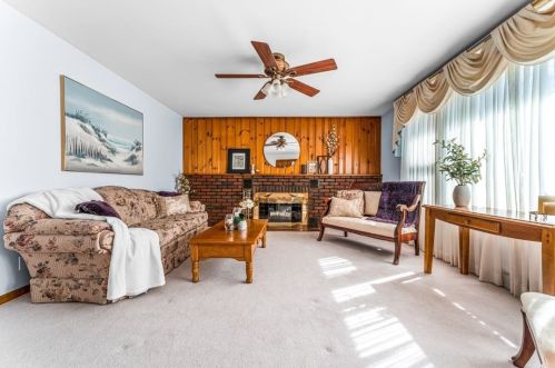 209 Woodland Dr, New Castle, PA 16105-1518