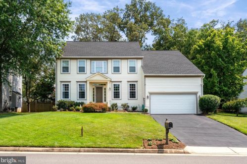 8251 Katie Lynn Ct, Gainesville, VA 20155-2911