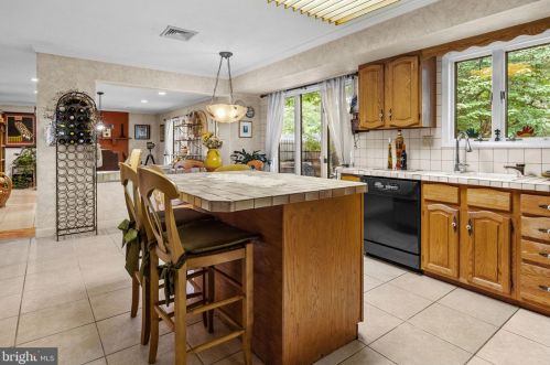 402 Ramsey Rd, Yardley PA 19067-4642 exterior