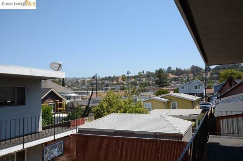 9226 Bancroft Ave, Oakland, CA 94603-1825