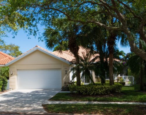 524 Tall Oaks Dr, West Palm Beach, FL 33410-4507