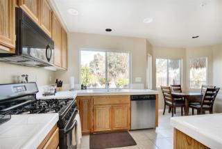 12184 Knoll Crest Pl, Lakeside, CA 92040-4536