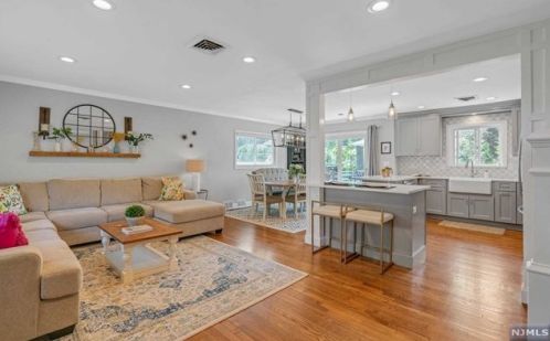 10 Murray Rd, Montvale, NJ 07645-2621