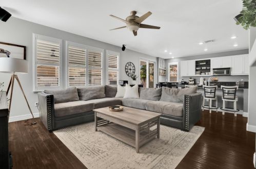 1305 Oak Leaf Cir, Valley Home CA 95361-2769 exterior